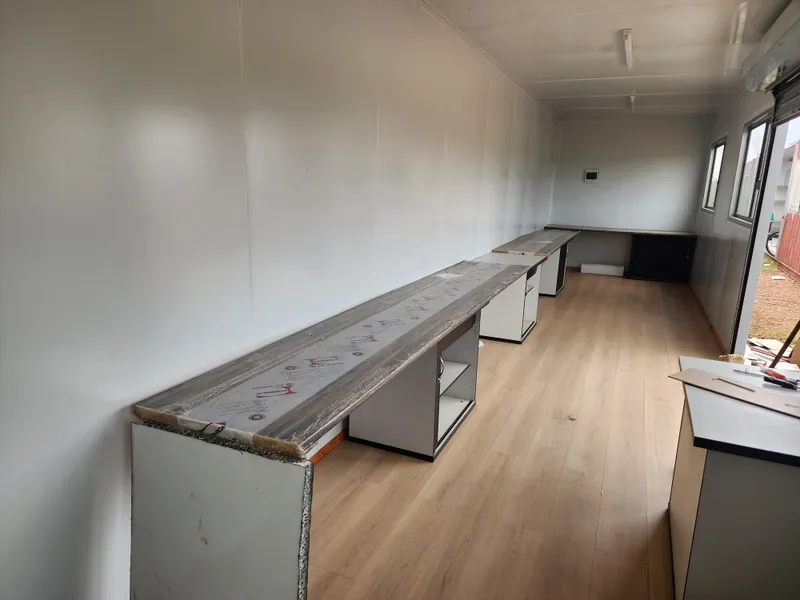 Built-in desk run along the length
