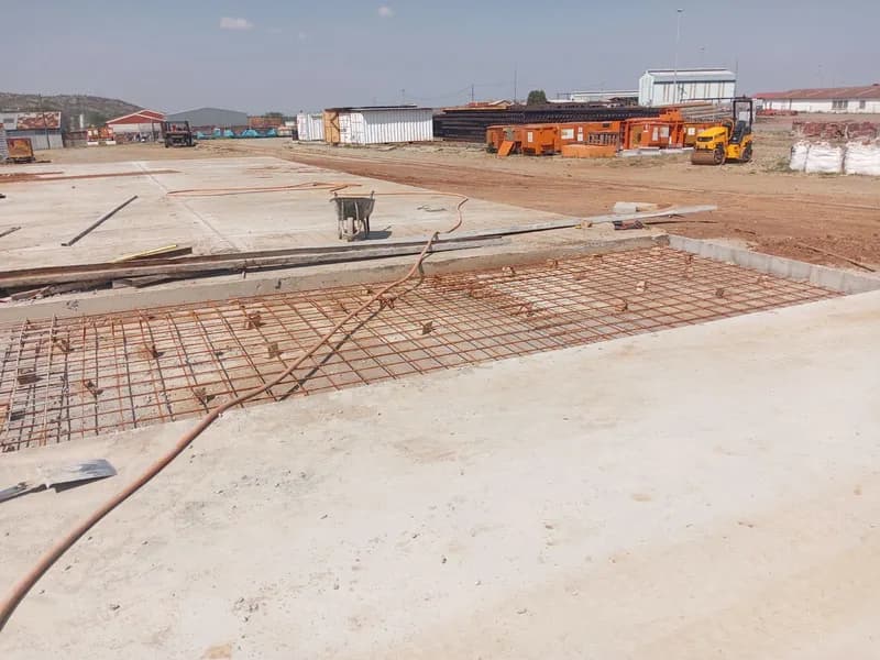 Mesh laid and spaced, ready for concrete